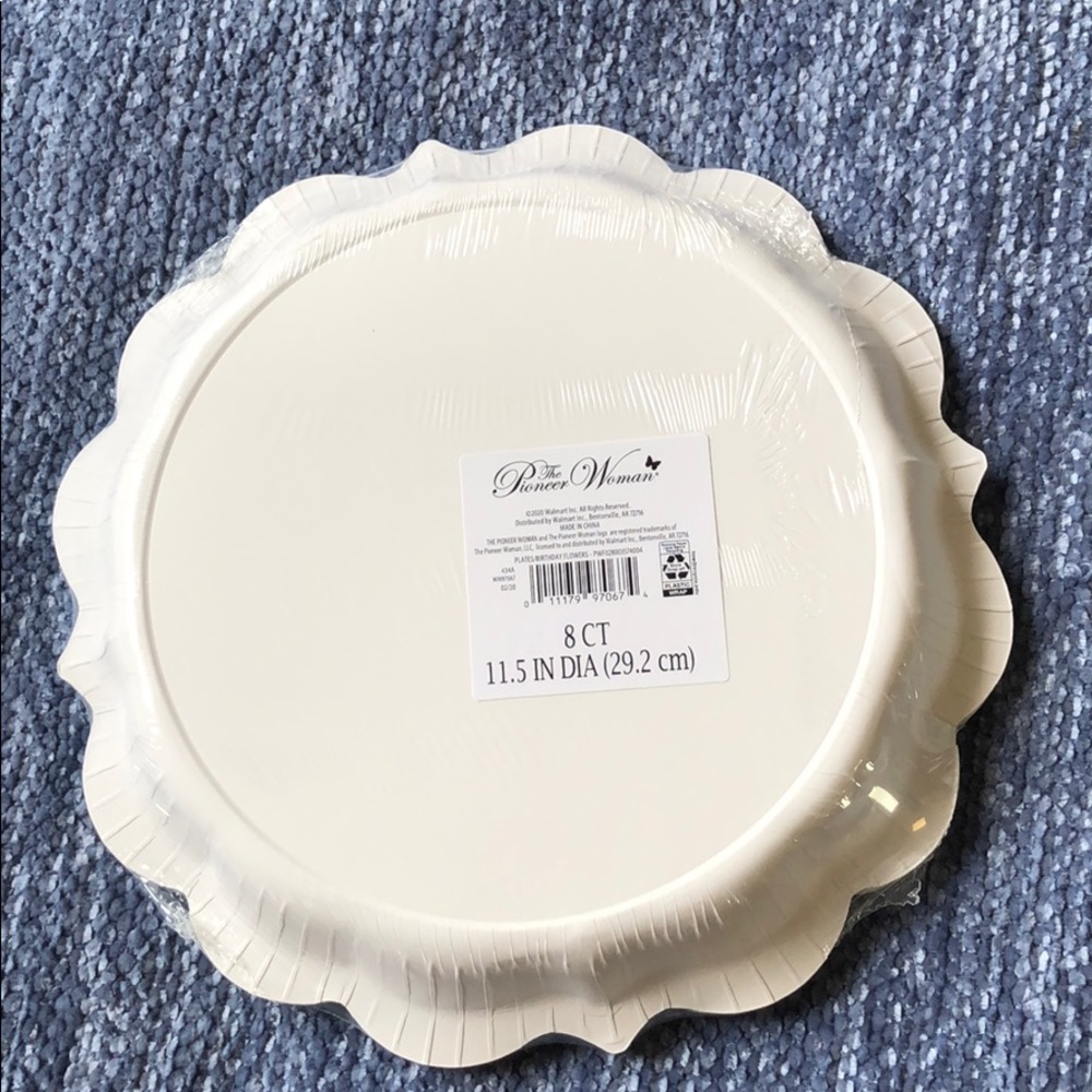 Pioneer Woman 8 Disposable Birthday Plates 11.5” - Picture 5 of 6